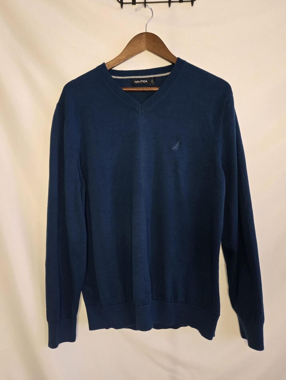 Nautica Men's Blue V-Neck Sweater